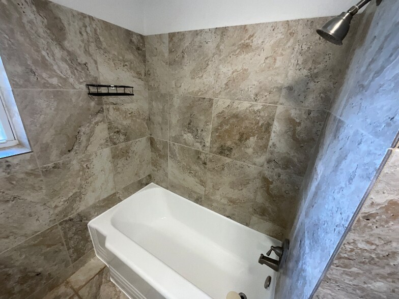 Building Photo - 381 11th Ave SW