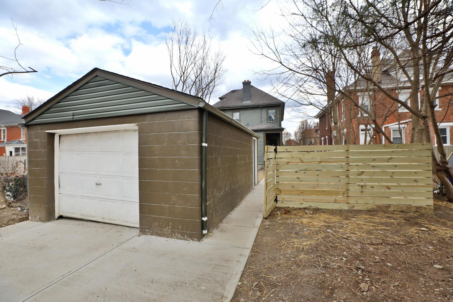 Building Photo - 423 Stoddart Ave