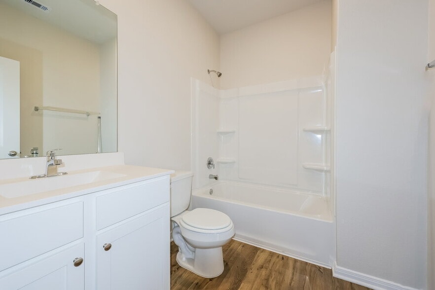 Building Photo - 16454 Honeysuckle Hl Dr