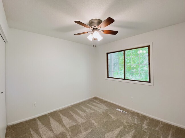Building Photo - 11166 Westwind Dr