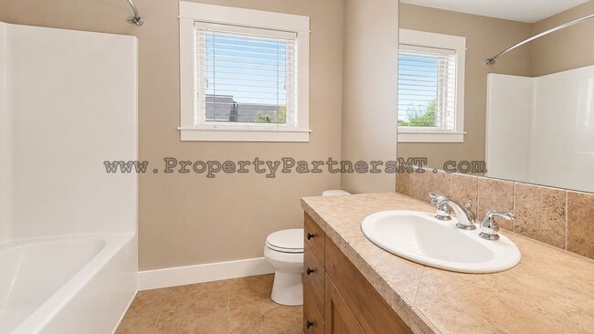Building Photo - *** Beautiful *** 3 Bed 2 Bath house in Alder Creek