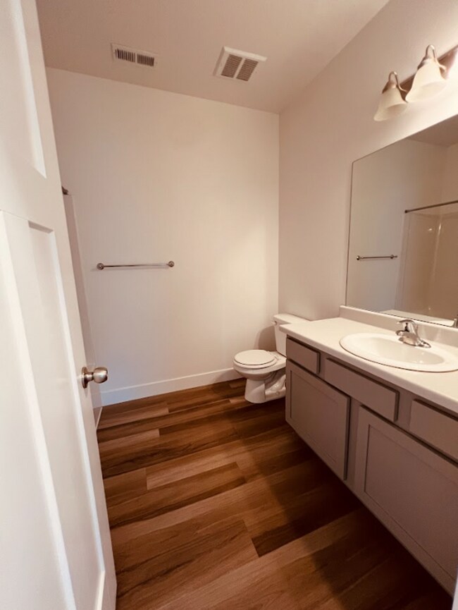 Building Photo - Your Vineyard Home – 3?Bed, 2?Bath Condo