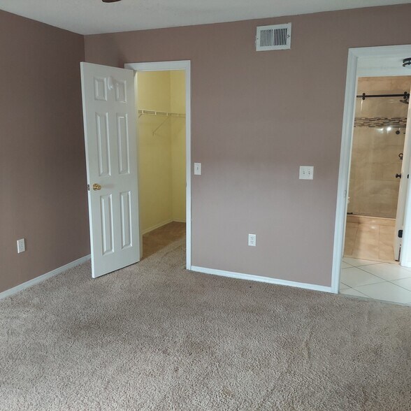 Building Photo - 2400 Feather Sound Dr