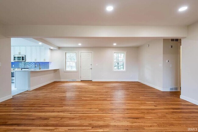 Building Photo - Complete Eastside Renovation - 4BR/4BA Large yard/Deck