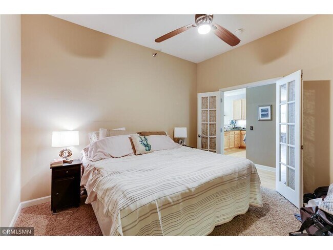 Building Photo - 851 River Mews Ct