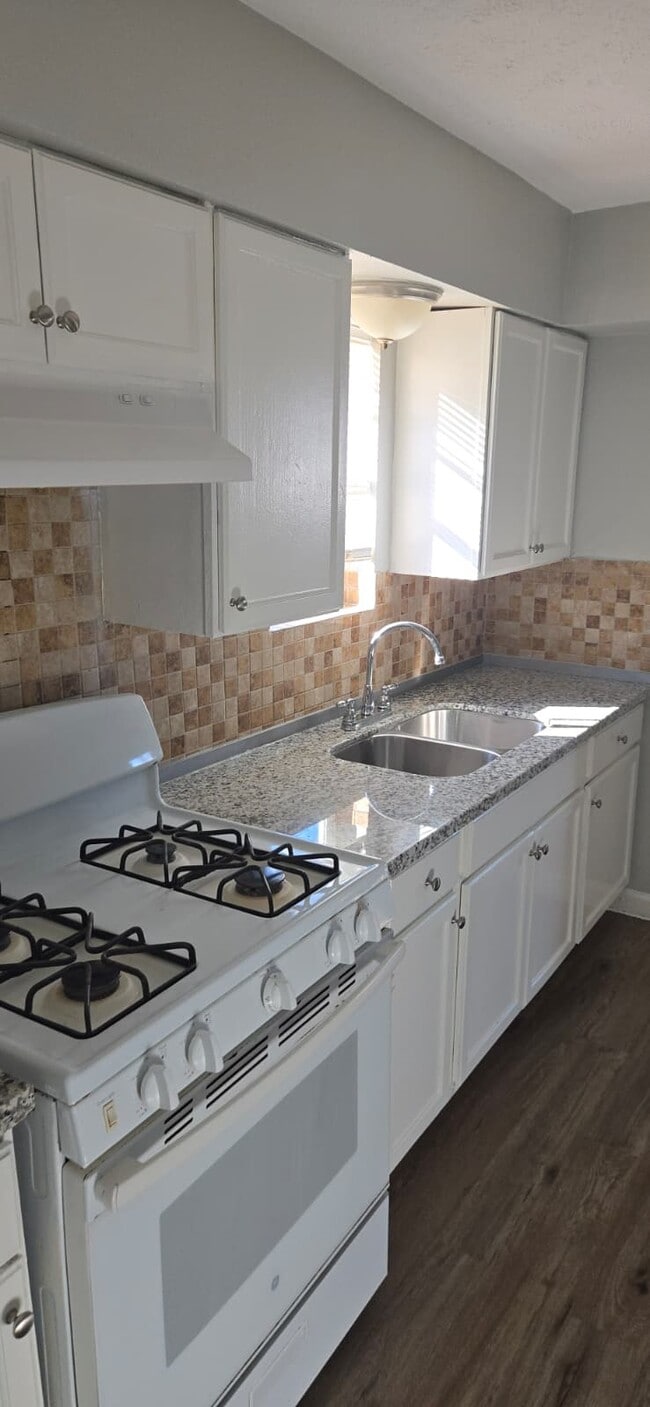 Building Photo - 6928 Hershe St