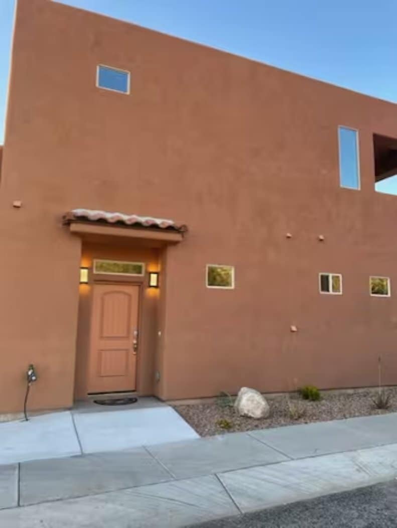 Building Photo - 4261 N Red Sun Pl