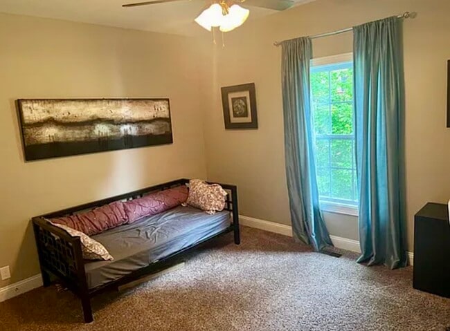 Building Photo - 901 Glendower Ct