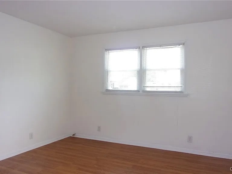 Building Photo - 223 W Molloy Rd