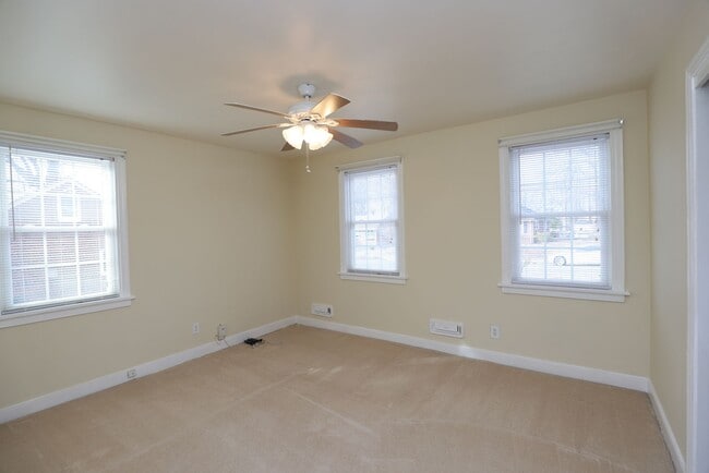 Building Photo - Spacious Brick Rancher in the heart of Tuc...