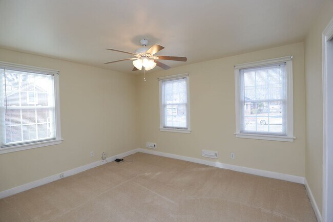 Building Photo - Spacious Brick Rancher in the heart of Tuckahoe in Westend!