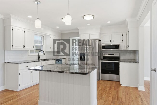 Building Photo - 1246 S Russell St