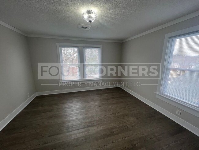 Building Photo - Beautiful 4 Bedroom 3 Bath Home