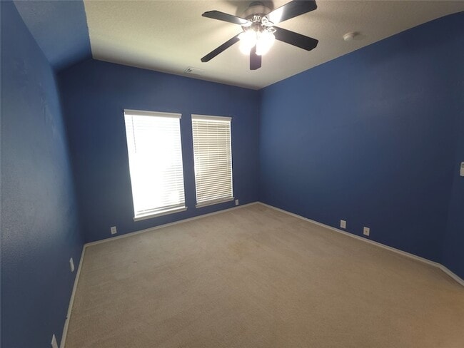 Building Photo - 3027 Providence Oak St