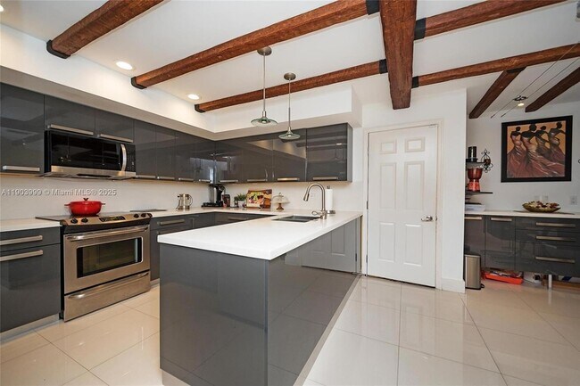 Building Photo - 9318 NW 50th Doral Cir S