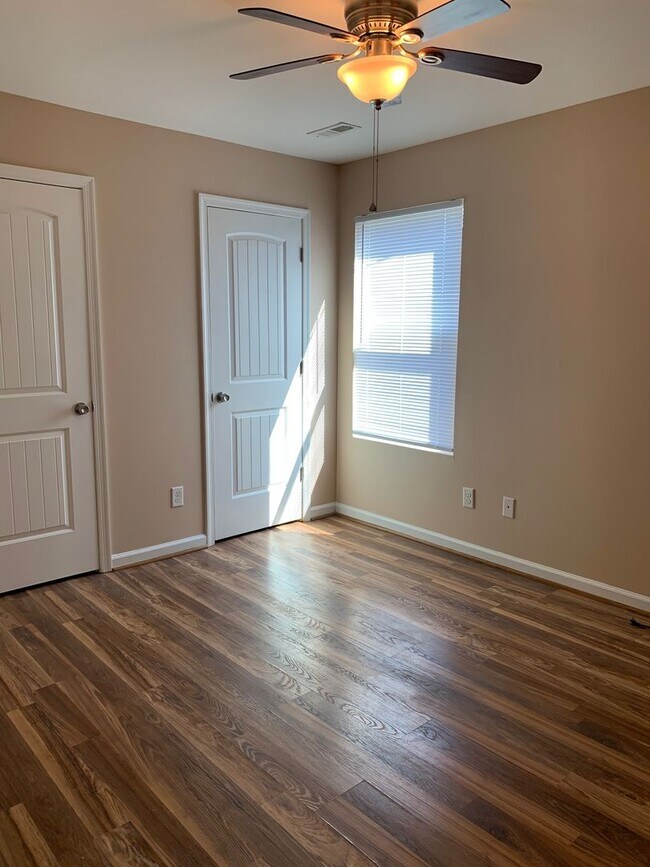 Building Photo - 811 A Pocahontas Pl