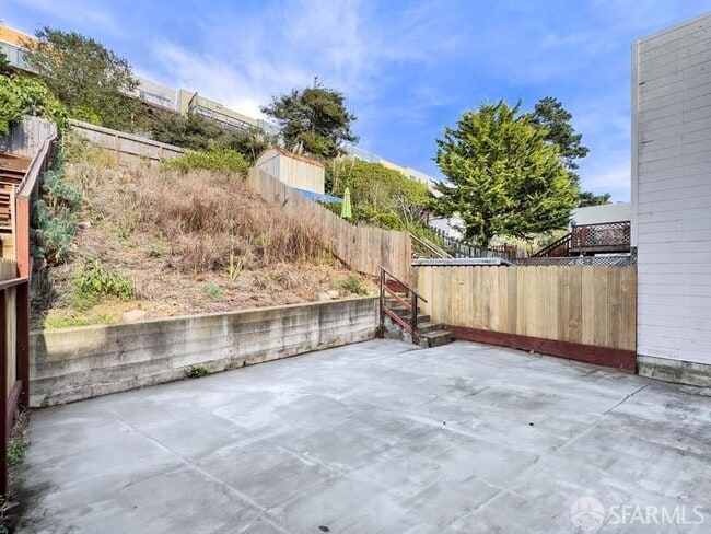 Building Photo - 346 Mangels Ave