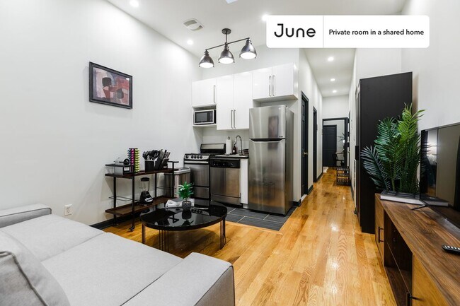 Building Photo - Private bedroom in 3 bed/1 bath Home