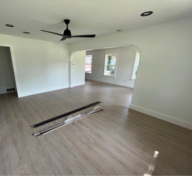 Building Photo - 1017 Tosch Ln