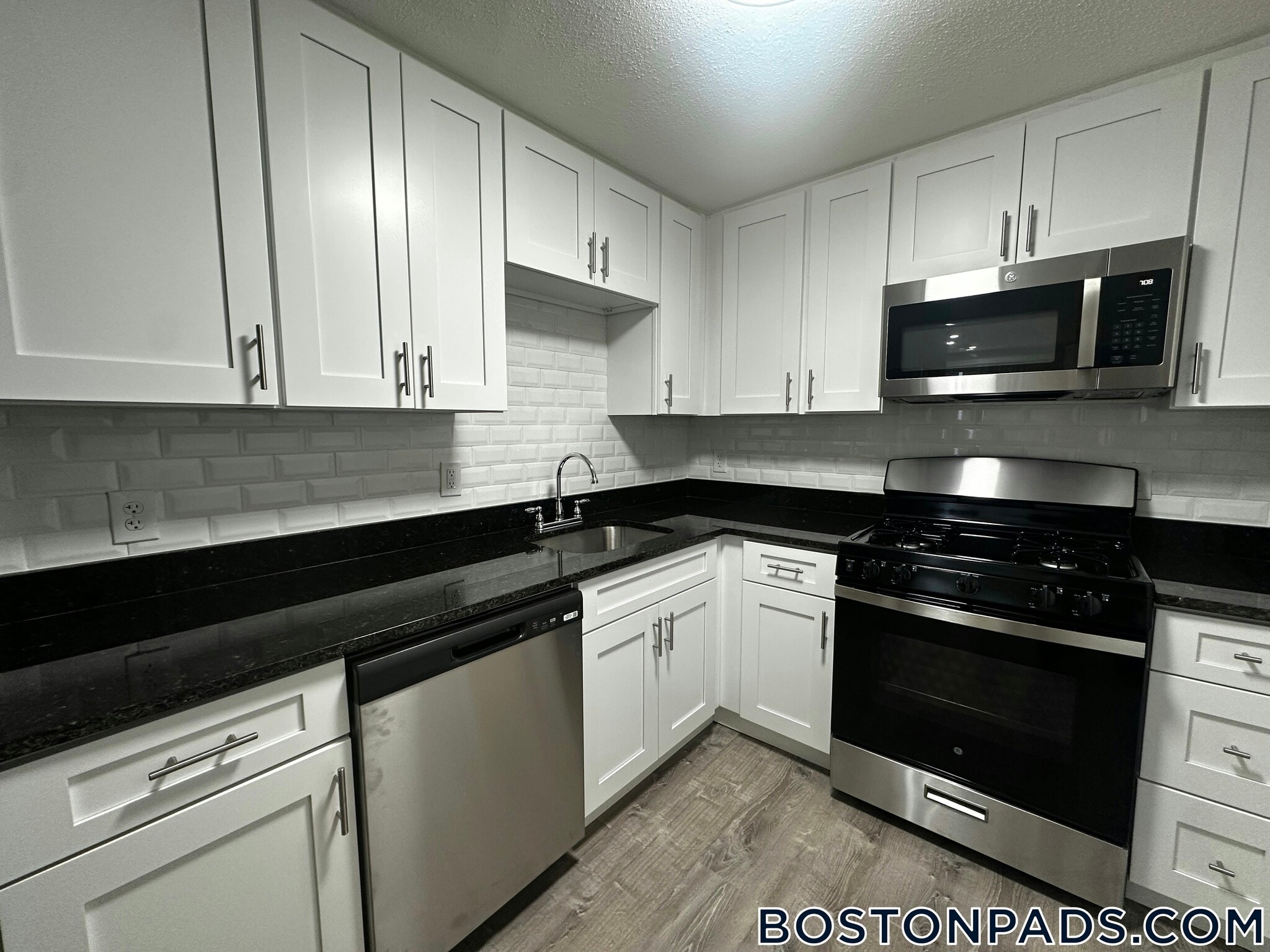 Building Photo - 25 Kenmar Dr