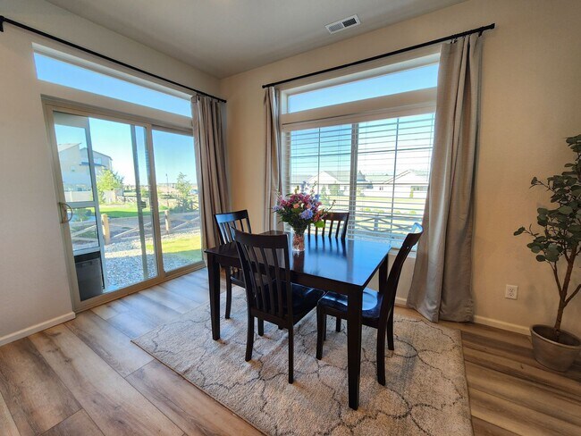 Building Photo - Beautiful, Modern 3 Bed 3 Bath Home in Ban...