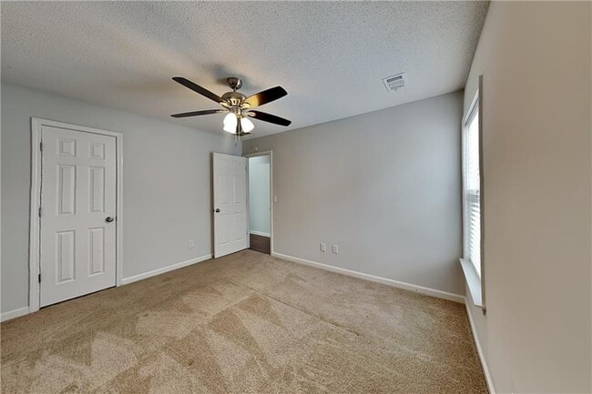 Building Photo - 2926 Cottesford Way SE