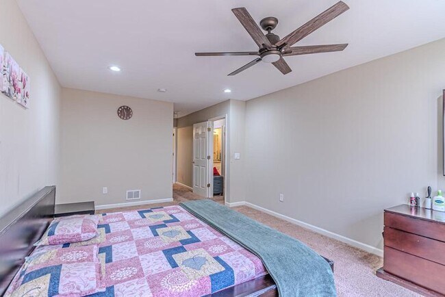 Building Photo - 305 Raymound Blvd