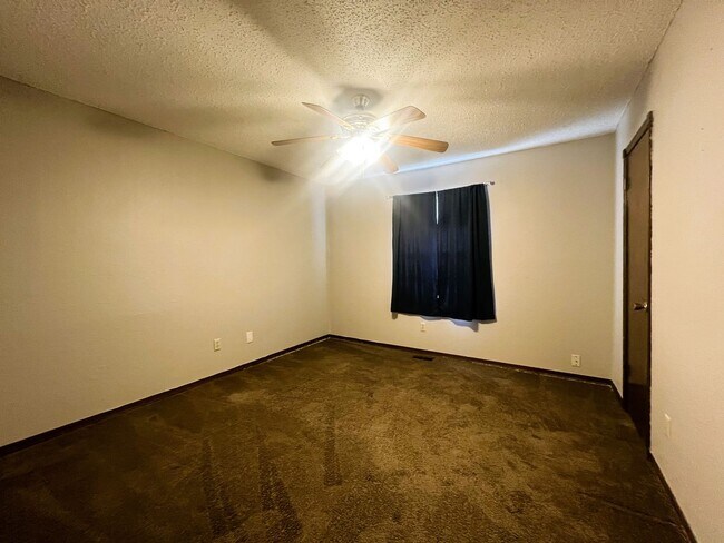 Building Photo - Norman. 3 bed, 2bath, 2 car garage with storm shelter