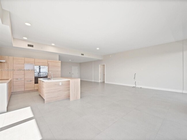 Building Photo - 16385 Biscayne Blvd