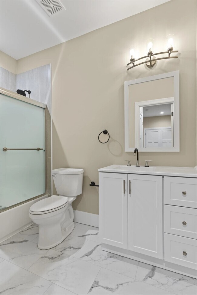 Building Photo - 5424 Delmar Ct