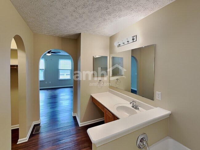 Building Photo - 167 Firestone Dr