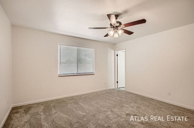 Building Photo - 3115 S Kachina Dr
