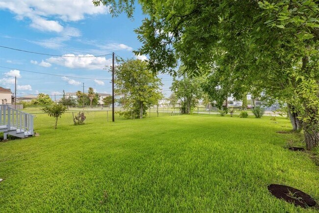 Building Photo - 2714 Avenue H