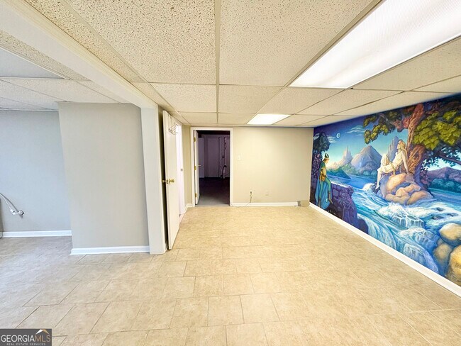 Building Photo - 435 Sherwood Rd