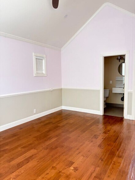 Building Photo - 6815 Hampton Dr
