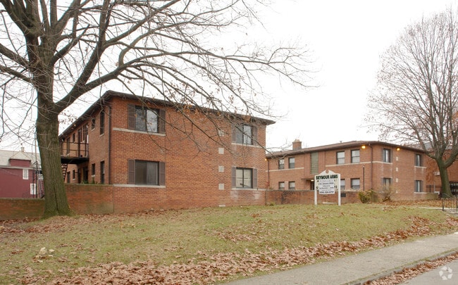 Building Photo - 1645 E Mound St