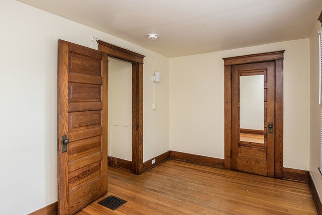 Building Photo - 112 Adams St