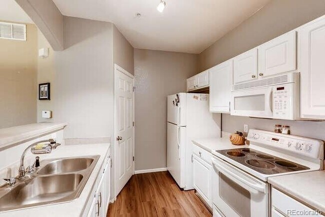 Building Photo - 5255 Memphis St