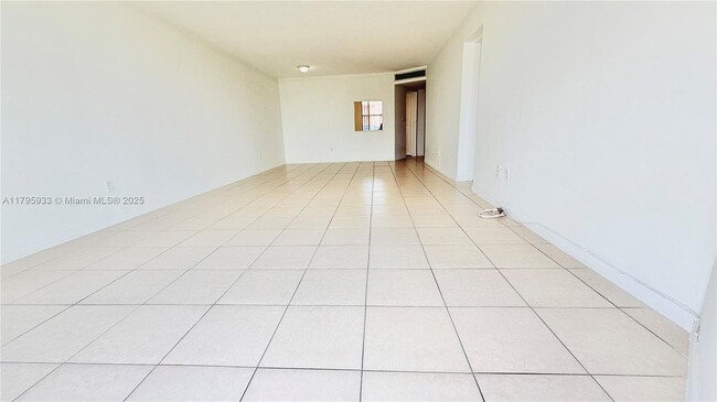 Building Photo - 1302 NE 191st St