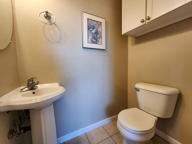 Building Photo - Modern 2BR/2.5BA Condo with Ensuite Bathro...