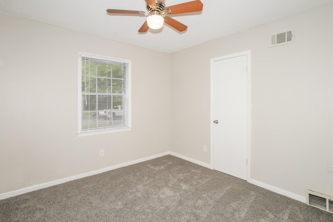 Building Photo - 2740 Dalewood Ave