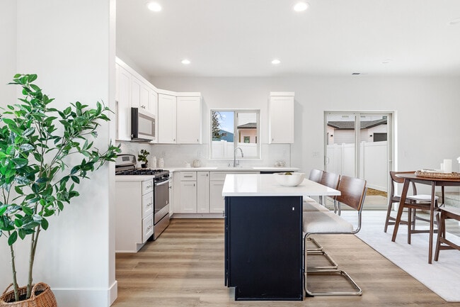 Building Photo - 1074 S Underwood Pl