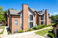 Building Photo - Towns of Chapel Hill