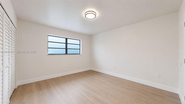 Building Photo - 1670 W 42nd St
