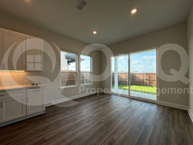 Building Photo - 11531 Chartwell Ct
