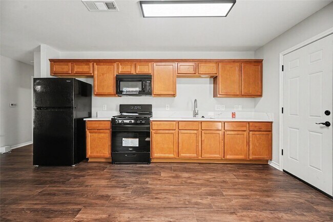Building Photo - 326 S Bell Dr