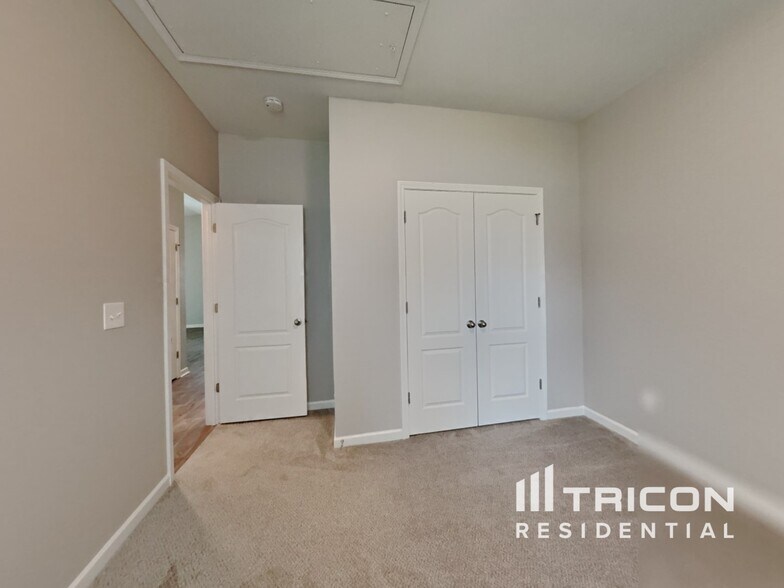 Building Photo - 1250 Aurora Glen Dr