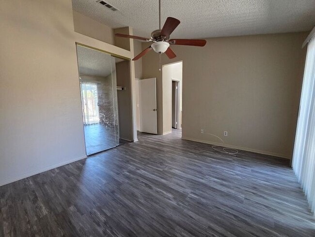 Building Photo - Newly available
