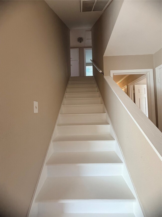 Building Photo - 2513 Mulberry Ln