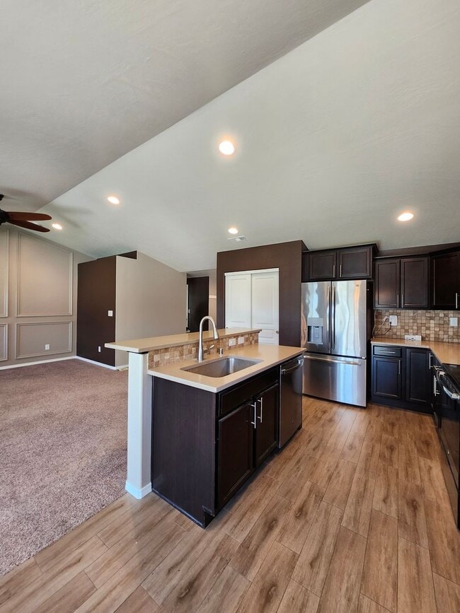 Building Photo - Beautiful One Level in the Reserve At Clea...